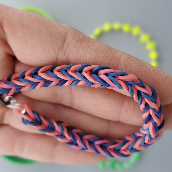 Lot of 6 Beaded Silicone Wood Bracelets - Picture 9 of 9